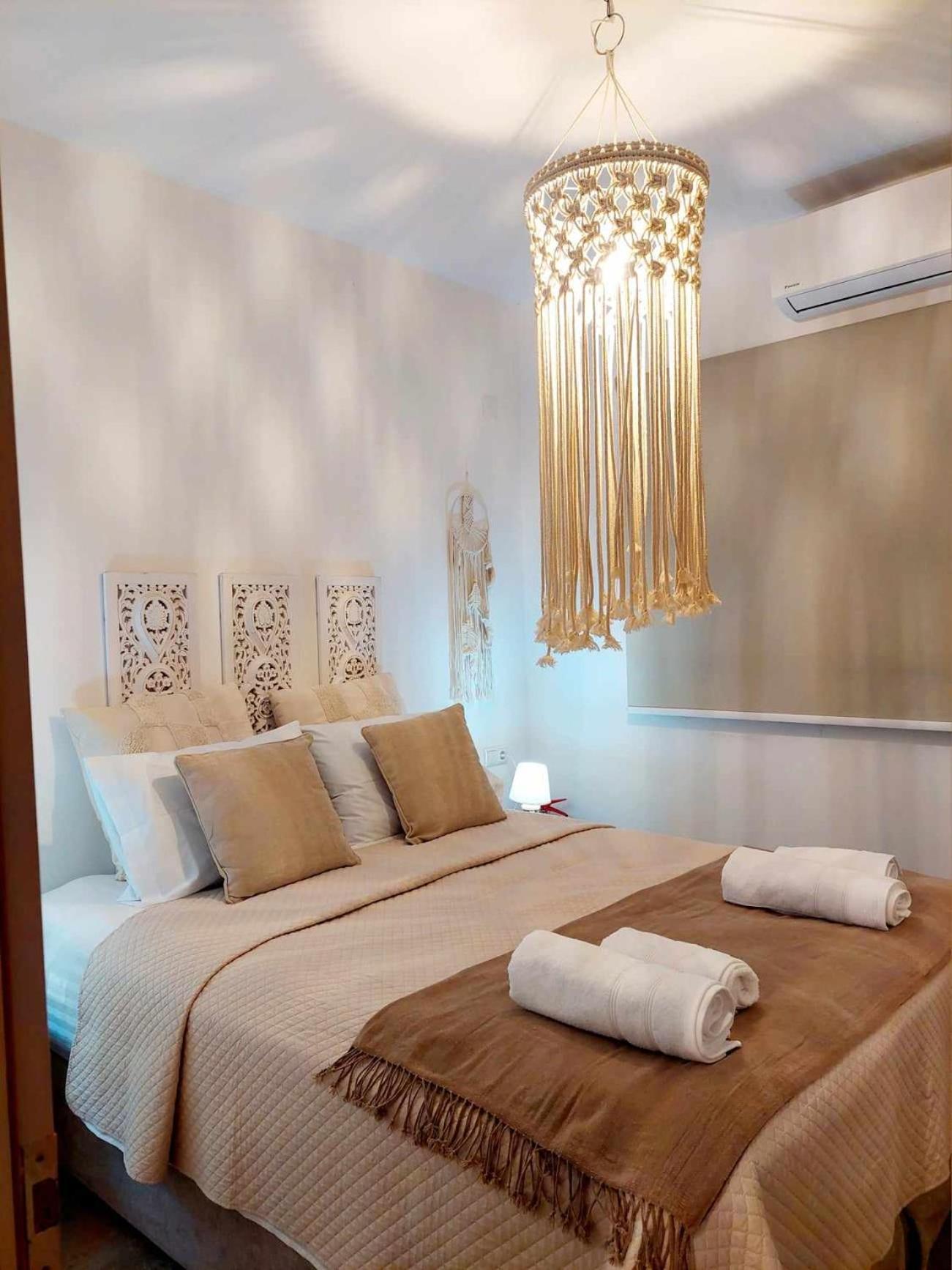 Maya Apartments, Modern And Convenient With Private Parking Apartment *