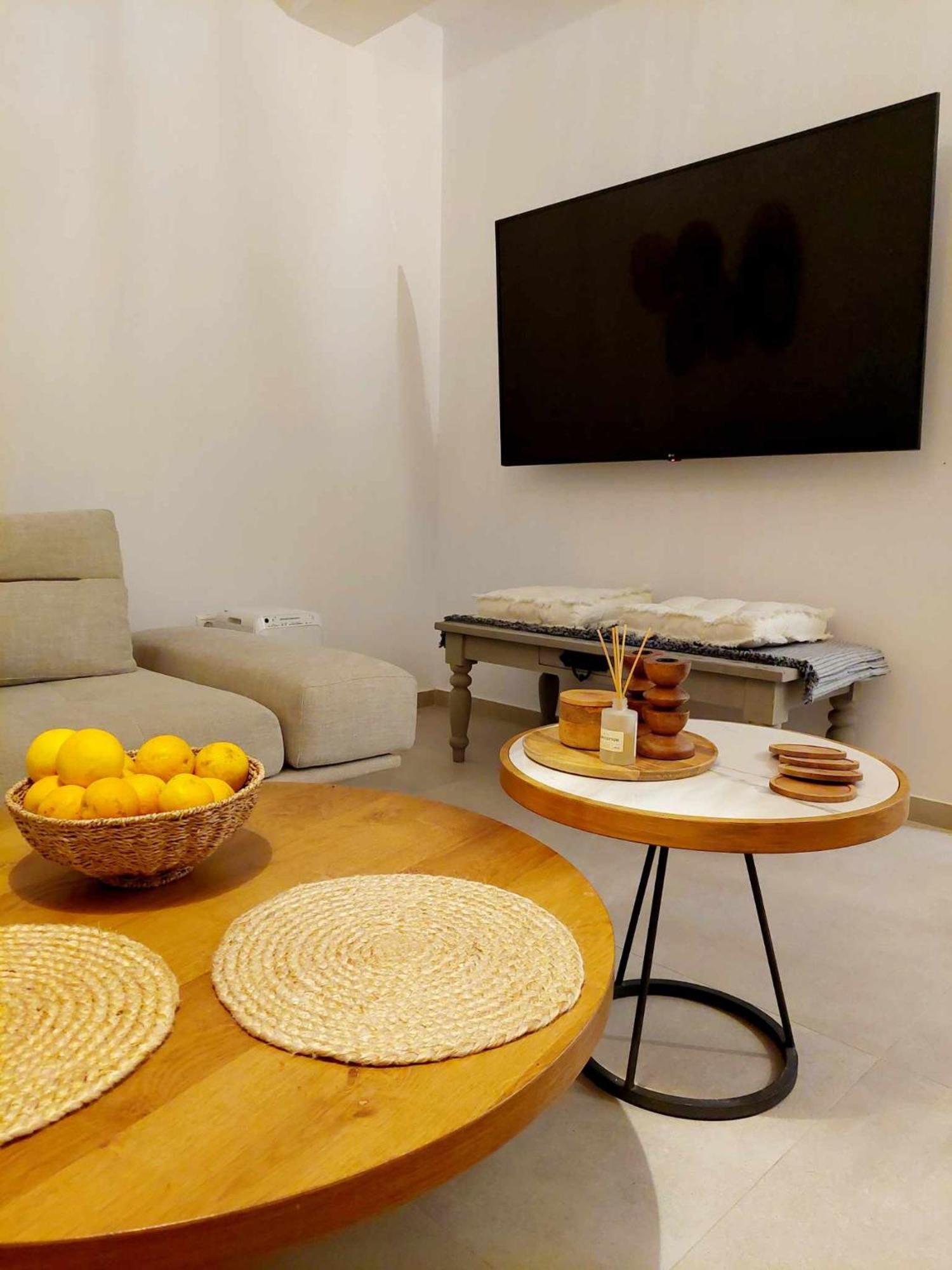 Apartment Maya Apartments, Modern And Convenient With Private Parking