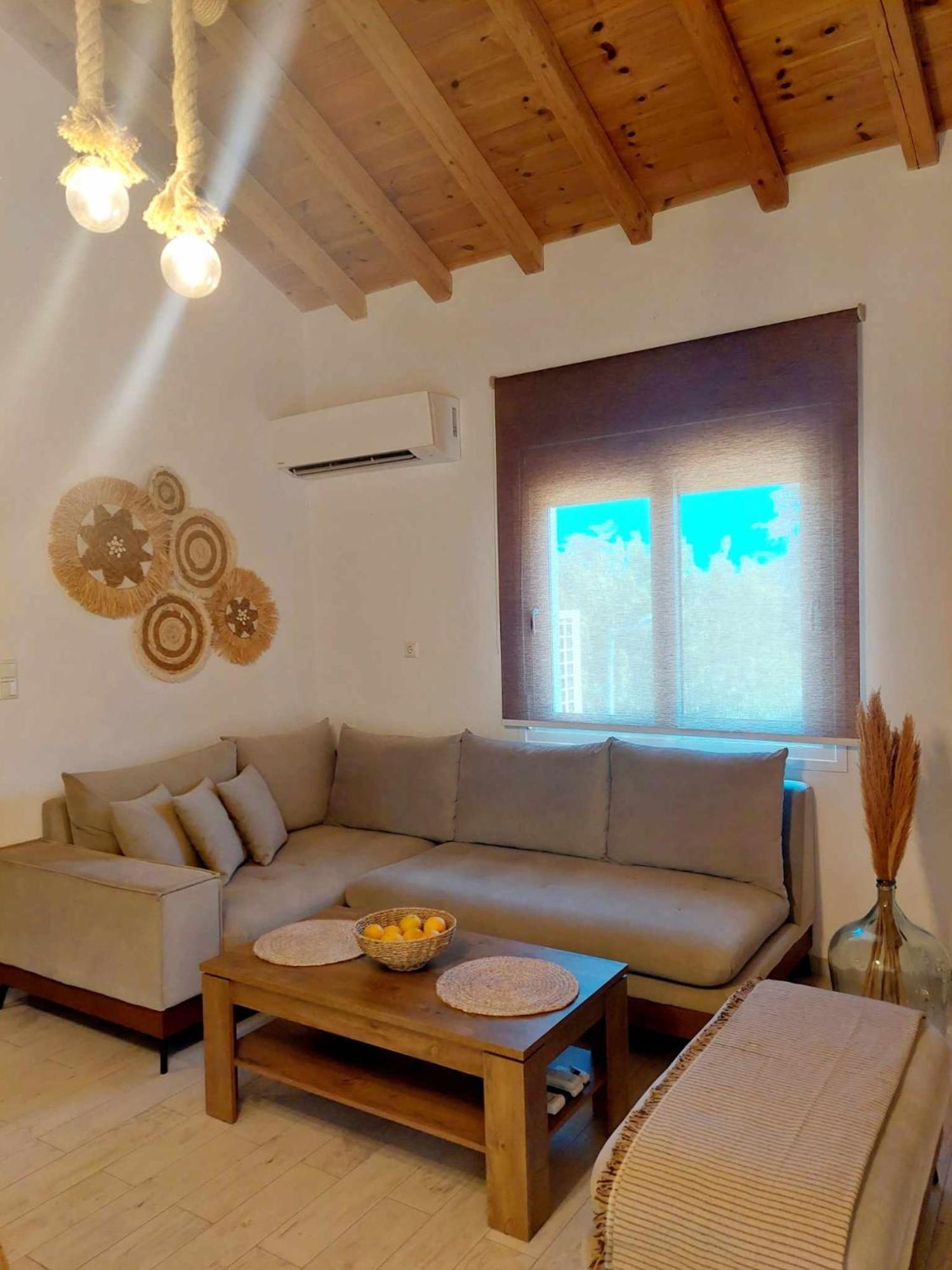 Apartment Maya Apartments, Modern And Convenient With Private Parking