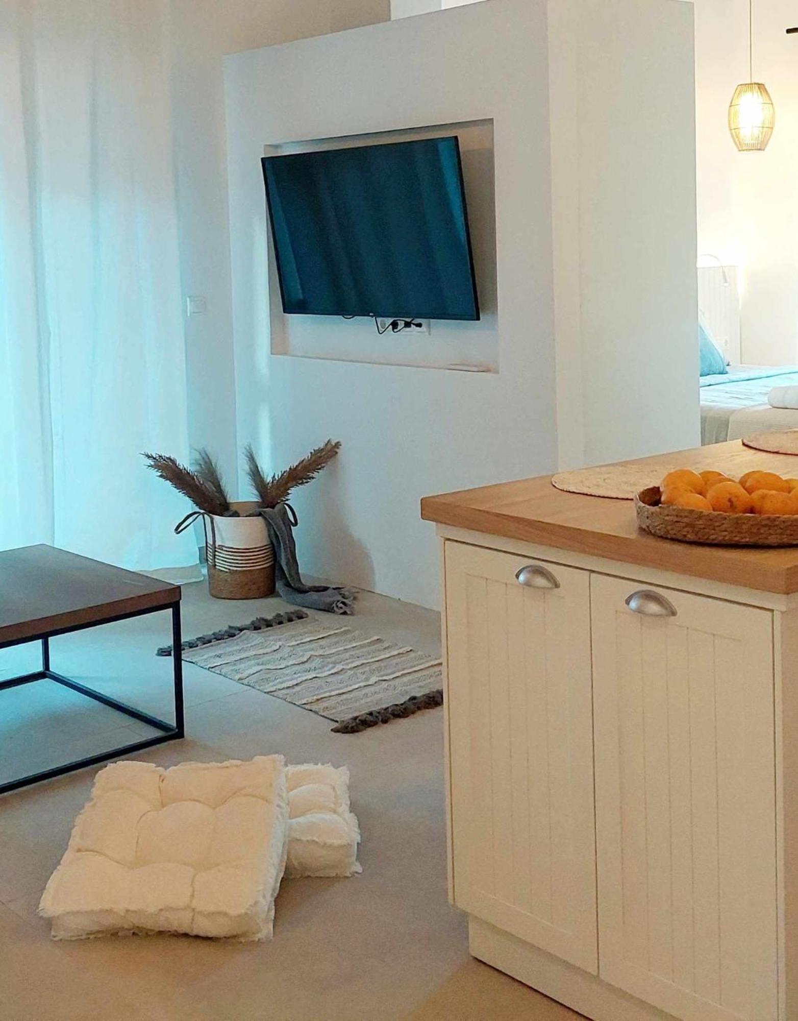Maya Apartments, Modern And Convenient With Private Parking Apartment