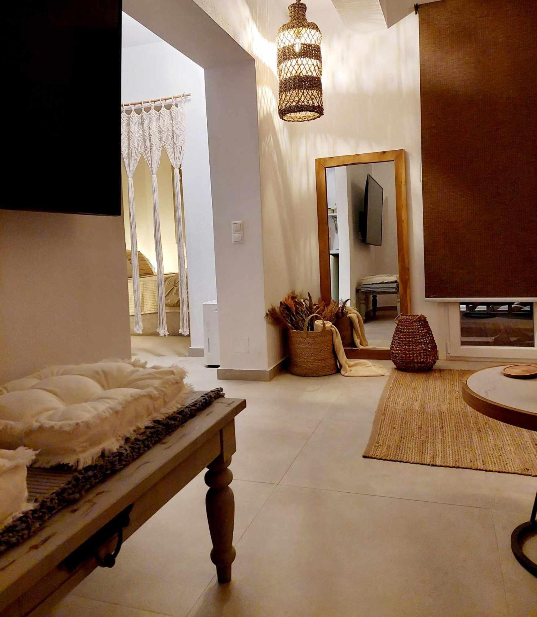 Maya Apartments, Modern And Convenient With Private Parking Apartment *