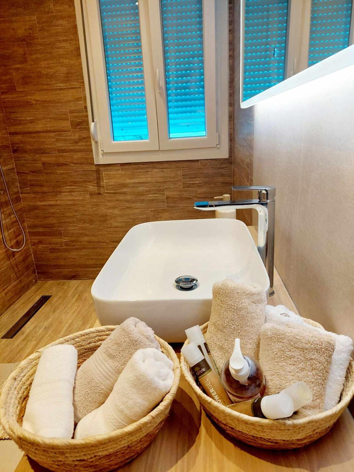 Διαμέρισμα Maya Apartments, Modern And Convenient With Private Parking *